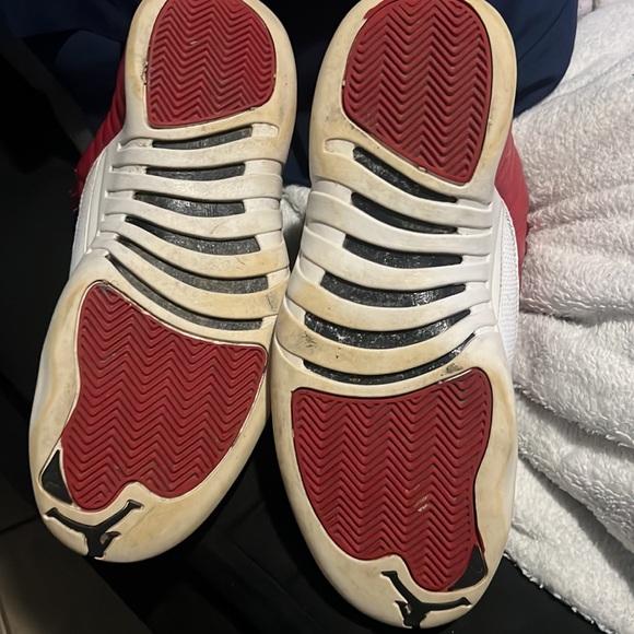 Jordan’s retro 12s used a few minor scuff as u see on pic - Picture 4 of 11